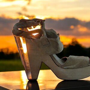 Chloe Size 9 Wood and Lucite Sandals